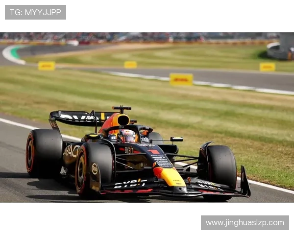 F1赛季激烈角逐红牛车队再次夺冠 车手和技术成关键因素